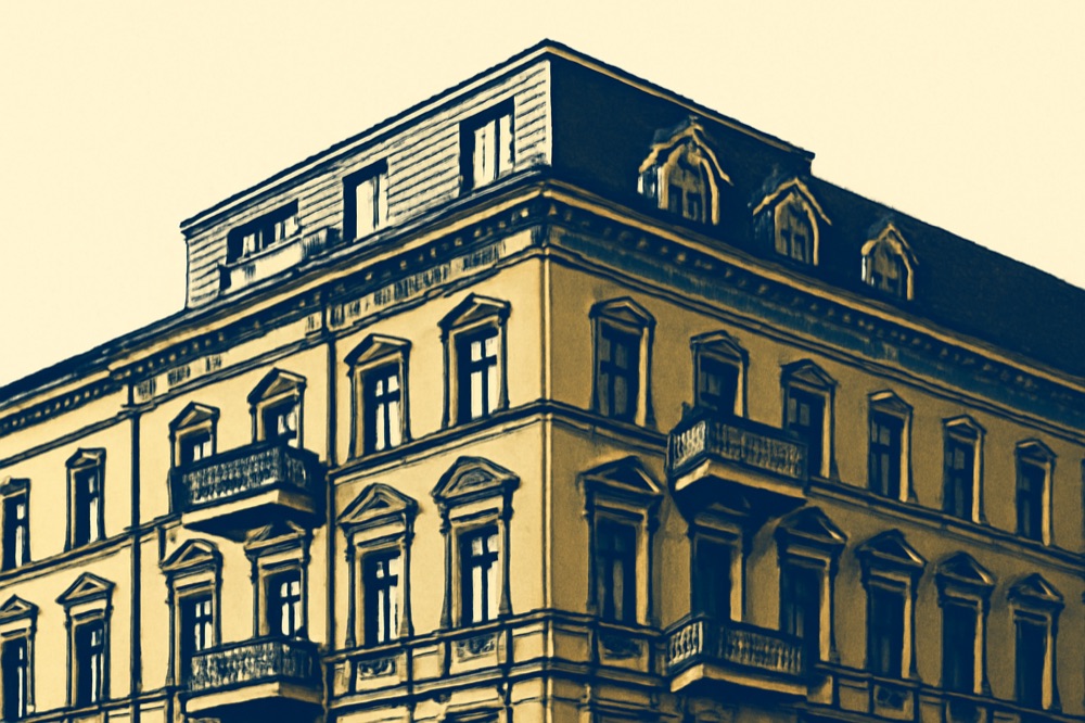 Berliner Altbau-Eckhaus mit modernem Dachaufbau als Symbol für neu geschaffene Wohnungen