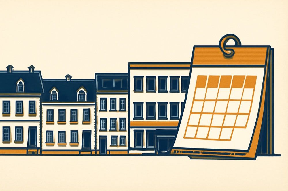 Zwei‑farbige Illustration von Stadthäusern neben einem kommunalen Finanzamt und einer Kalenderseite für Sept–Dez