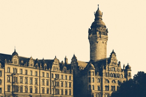 Leipzig — Rathausturm über Gründerzeitfassaden